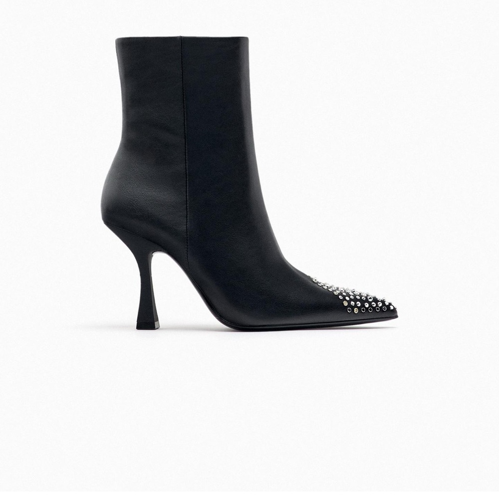 Zara studded toe ankles boost black color